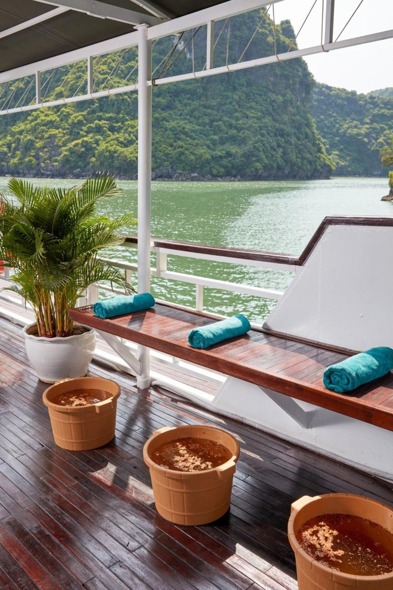 Cozy Bay Cruise Hotel Ha Long Exterior foto