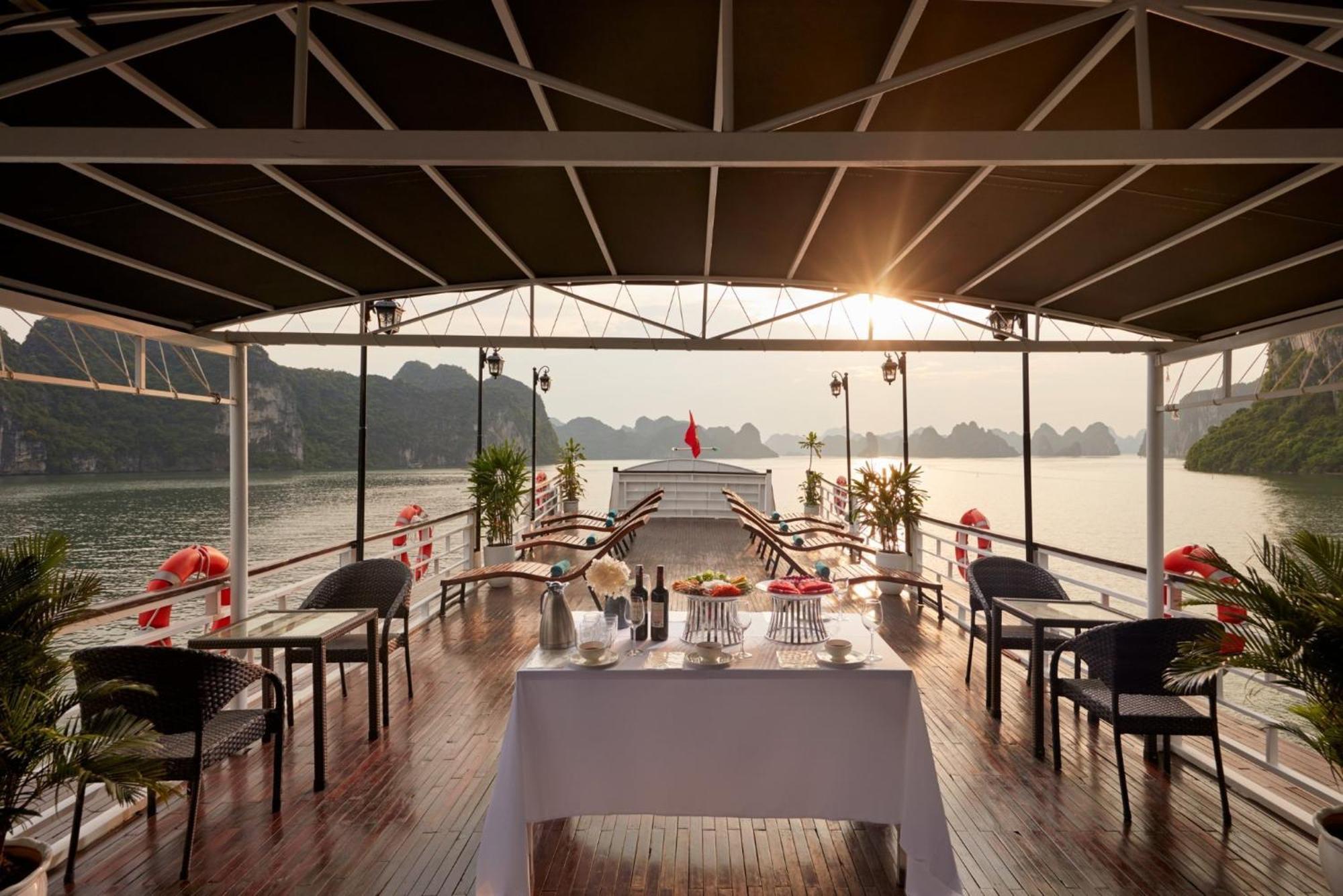 Cozy Bay Cruise Hotel Ha Long Exterior foto